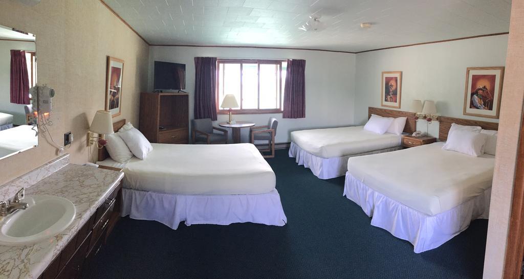 Dakota Cowboy Inn Кастер Екстер'єр фото