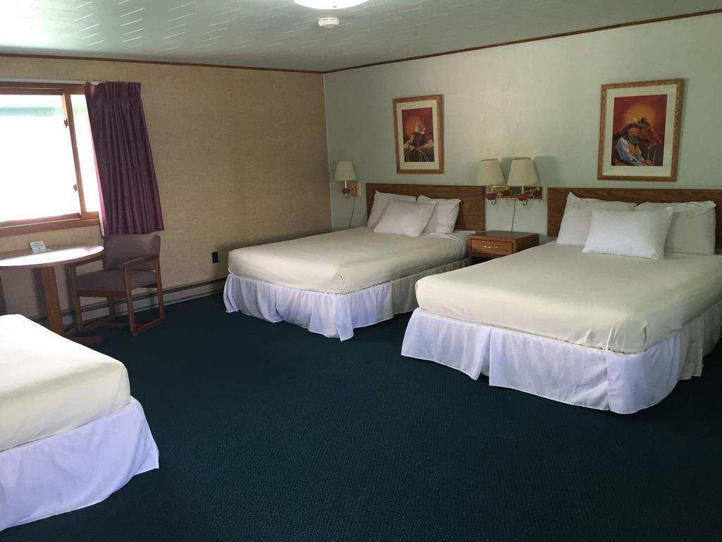 Dakota Cowboy Inn Кастер Екстер'єр фото