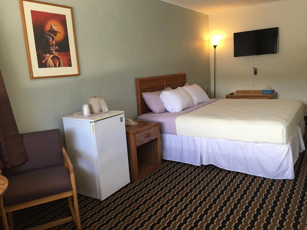 Dakota Cowboy Inn Кастер Екстер'єр фото