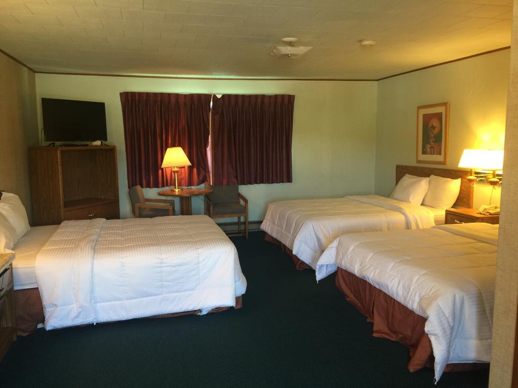 Dakota Cowboy Inn Кастер Екстер'єр фото