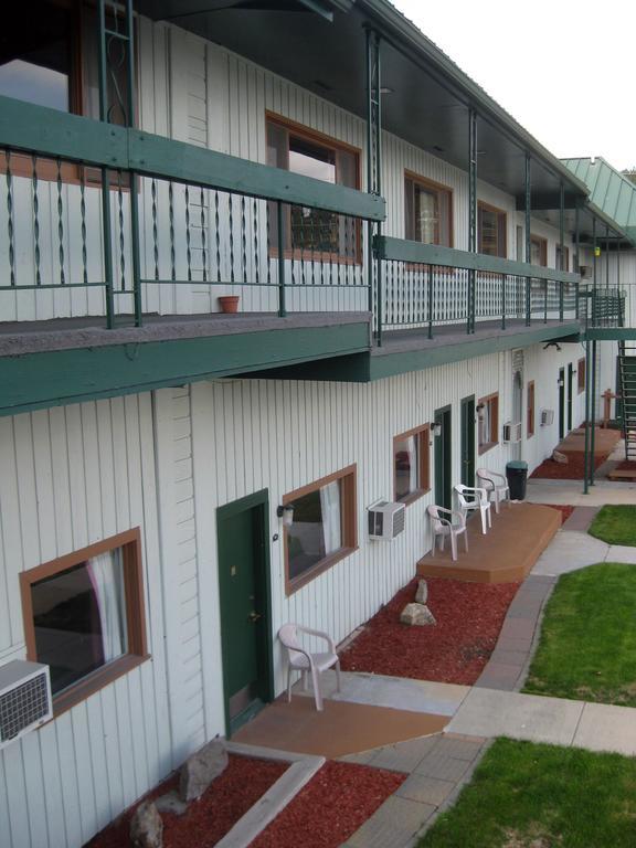 Dakota Cowboy Inn Кастер Екстер'єр фото