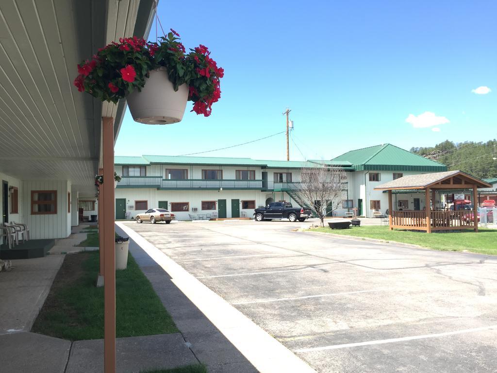 Dakota Cowboy Inn Кастер Екстер'єр фото