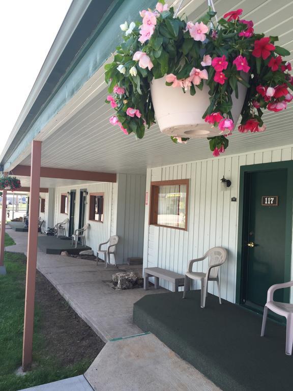 Dakota Cowboy Inn Кастер Екстер'єр фото