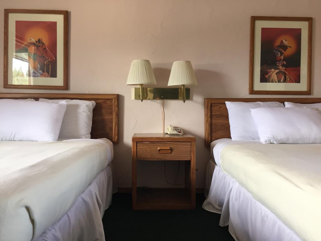 Dakota Cowboy Inn Кастер Екстер'єр фото