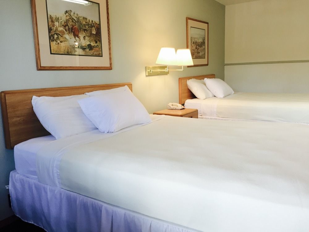 Dakota Cowboy Inn Кастер Екстер'єр фото