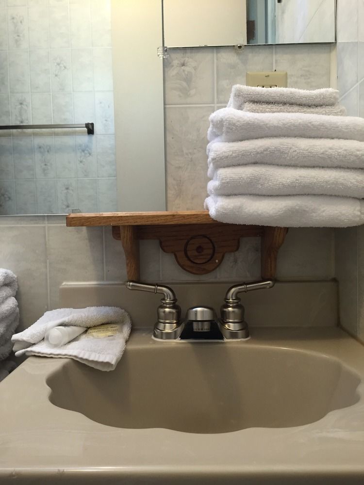Dakota Cowboy Inn Кастер Екстер'єр фото