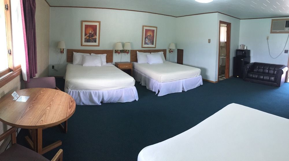 Dakota Cowboy Inn Кастер Екстер'єр фото