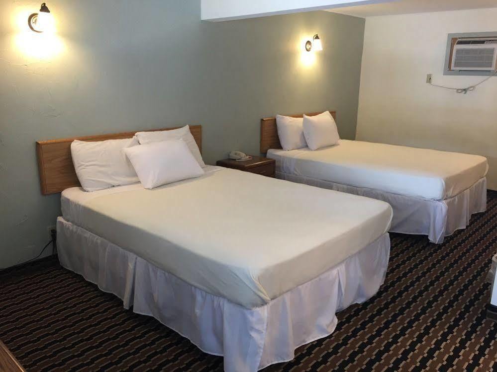 Dakota Cowboy Inn Кастер Екстер'єр фото